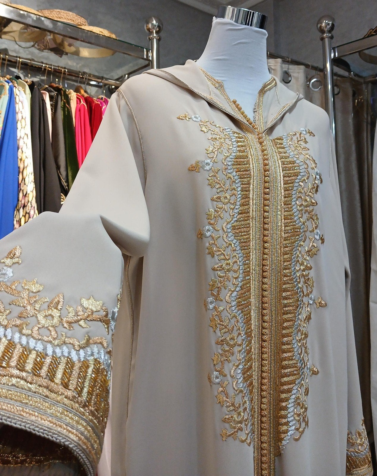 nieuwe 2 delig jellaba te koop, Maat 38/40 (M), Overige typen, Beige, Nieuw