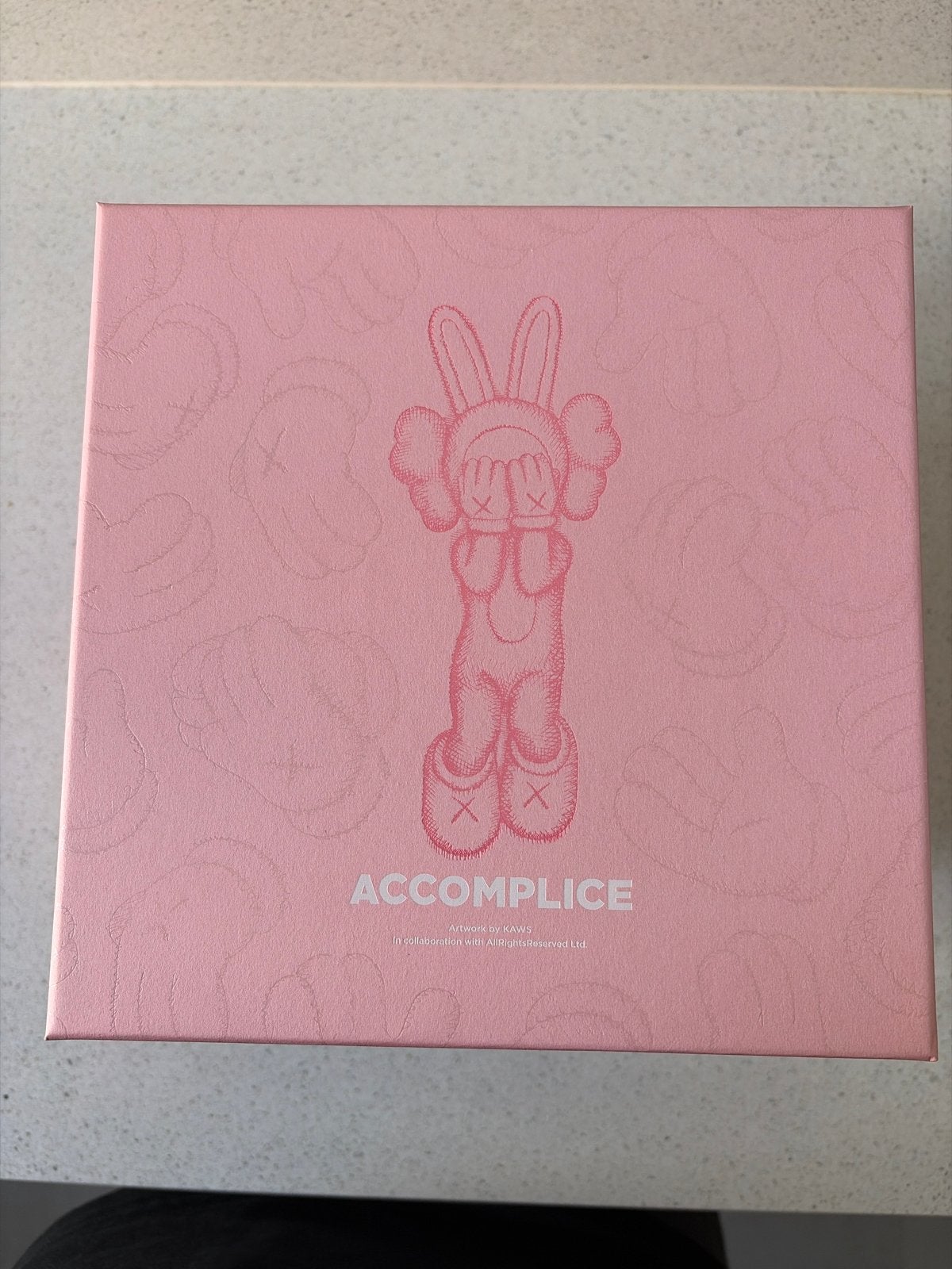 KAWS Accomplice Roze Knuffel - Limited Edition, Ophalen of Verzenden, Zo goed als nieuw
