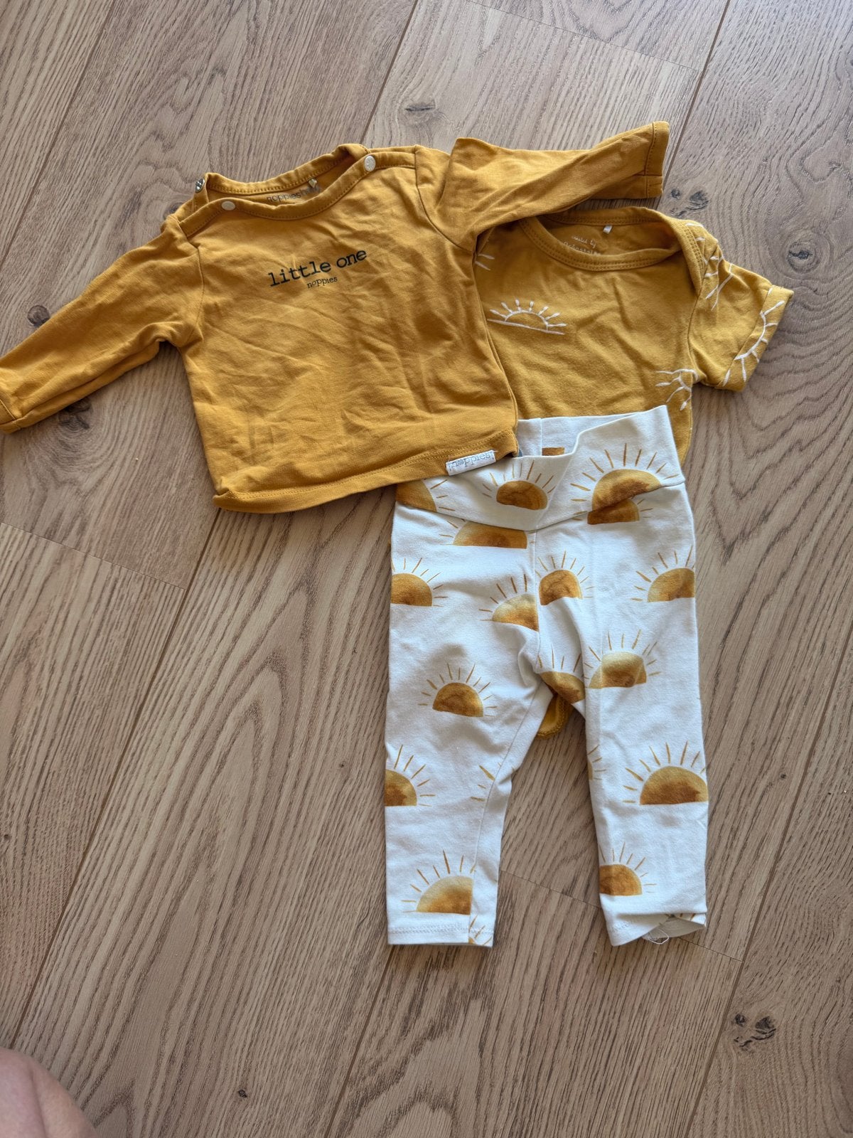 Schattige babykleding set met zonnetjesprint, Ophalen of Verzenden, Zo goed als nieuw, Jongetje of Meisje
