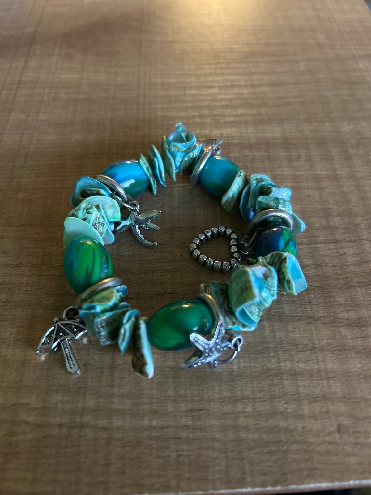 Zomerse Armband met Schelpen en Bedels, Overige materialen, Ophalen of Verzenden, Zo goed als nieuw, Met bedels of kralen