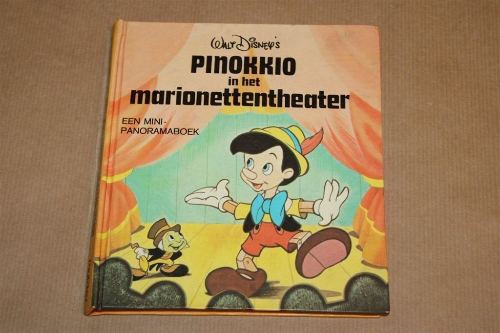 Pinokkio in het Marionettentheater — Disney Pop-up 1977, Boeken, Ophalen of Verzenden, Gelezen