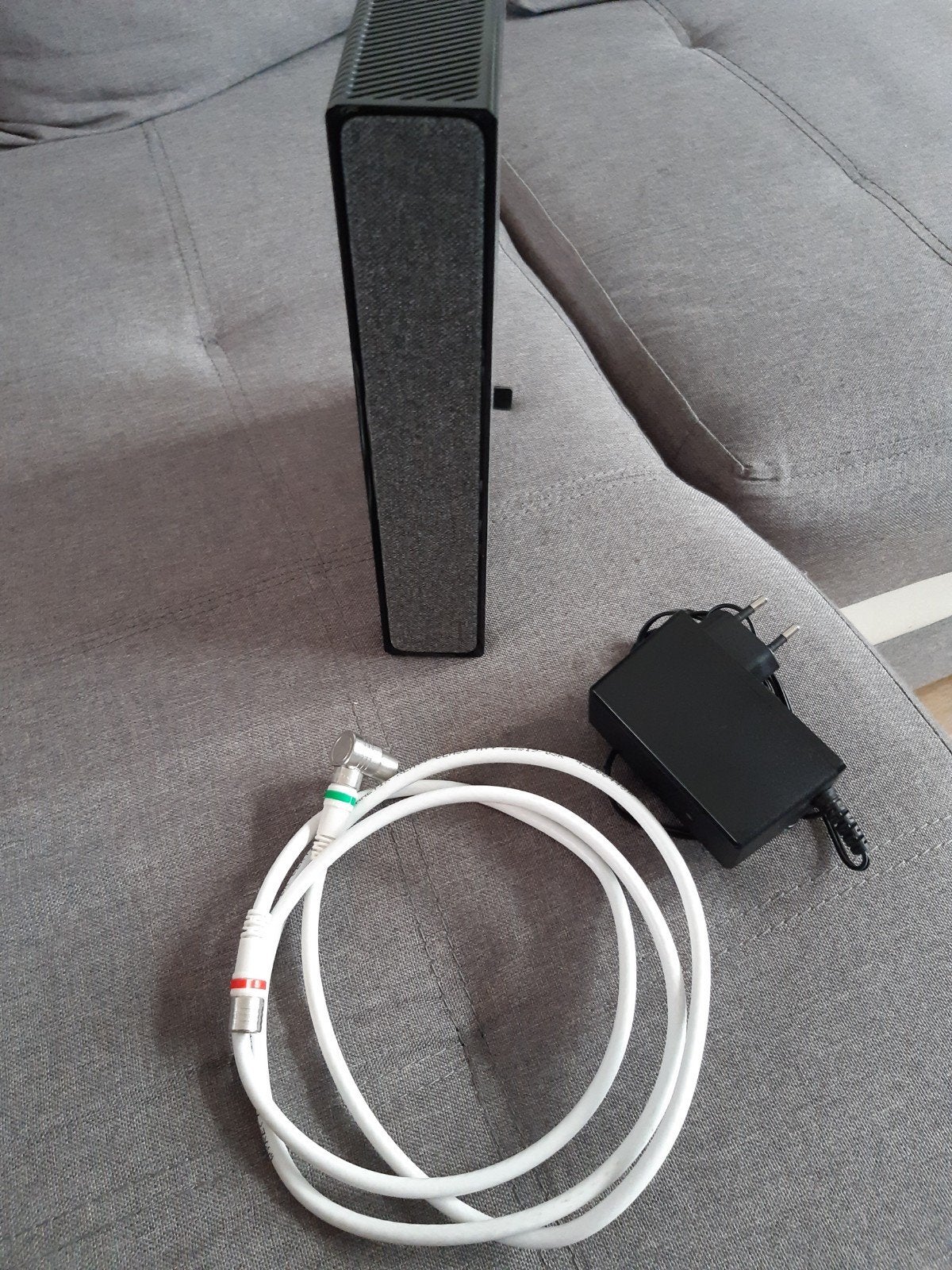 Ziggo Connectbox Giga Router met modem, Computers en Software, Routers en Modems, Ophalen of Verzenden, Zo goed als nieuw, Router met modem