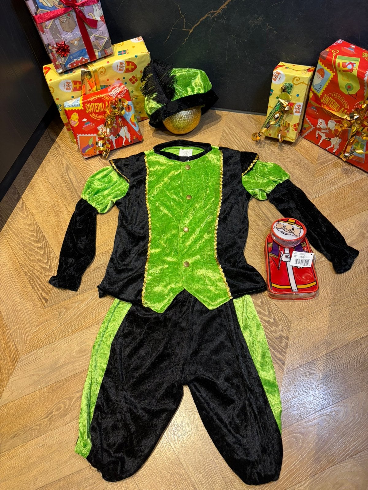 Pietenpak groen zwart maat 140 sinterklaas set zwarte piet, Ophalen of Verzenden, Zo goed als nieuw, Jongen of Meisje