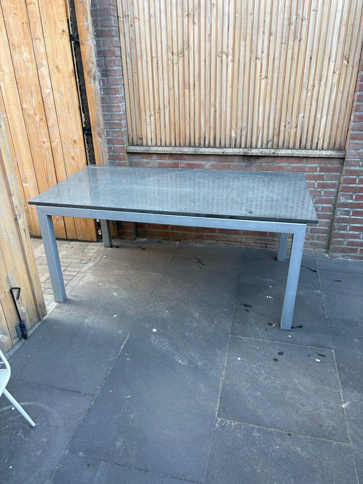 Tuintafel met granieten blad en metalen onderstel, Ophalen, Gebruikt, Rechthoekig, Metaal