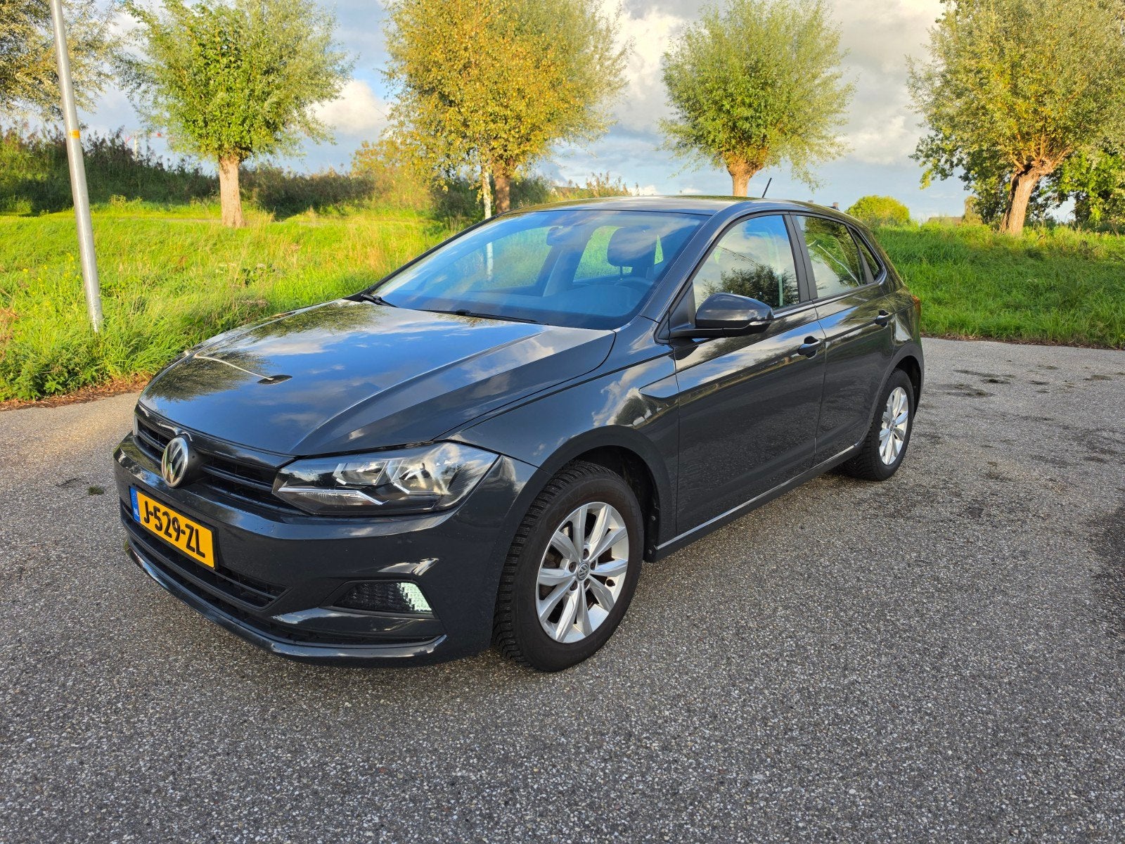 Volkswagen Polo 1.0 MPI 65pk 2017 Grijs, Auto's, 1005 kg, Stof, 40 €/maand, Start-stop-systeem