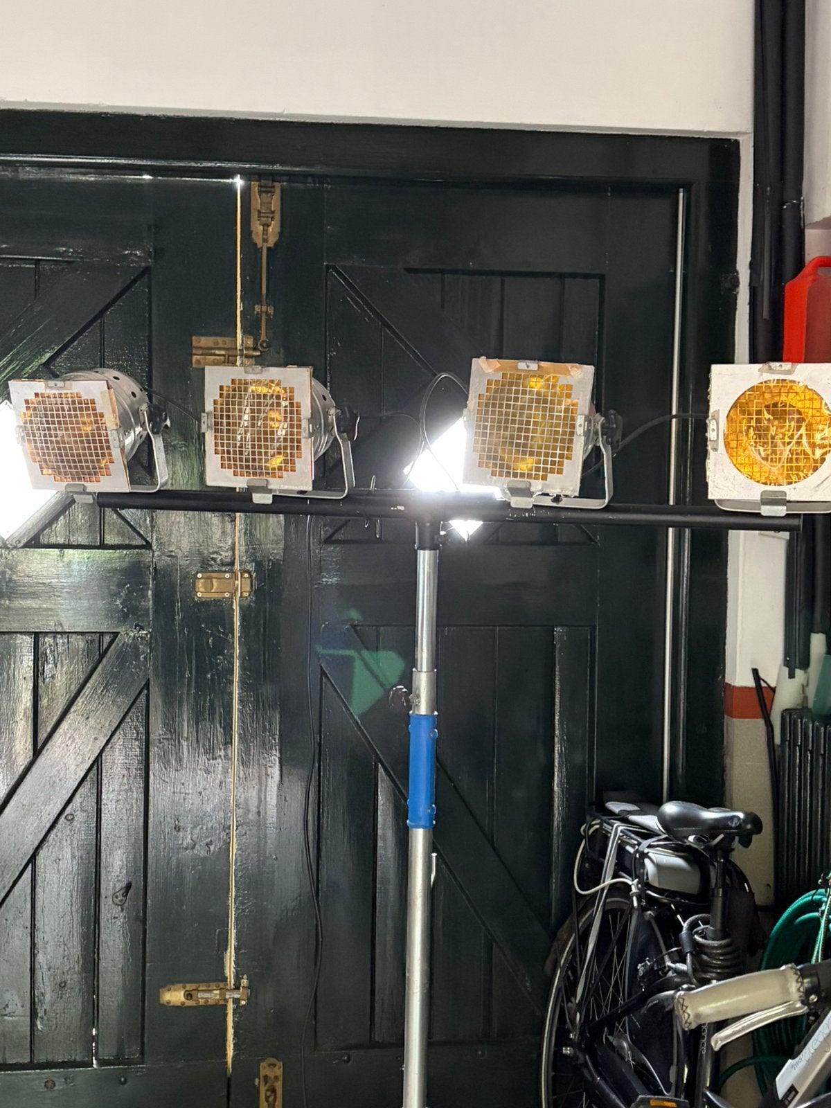 4 PAR lampen in rekwerk met standaard, Ophalen, Gebruikt, Licht, Kleur