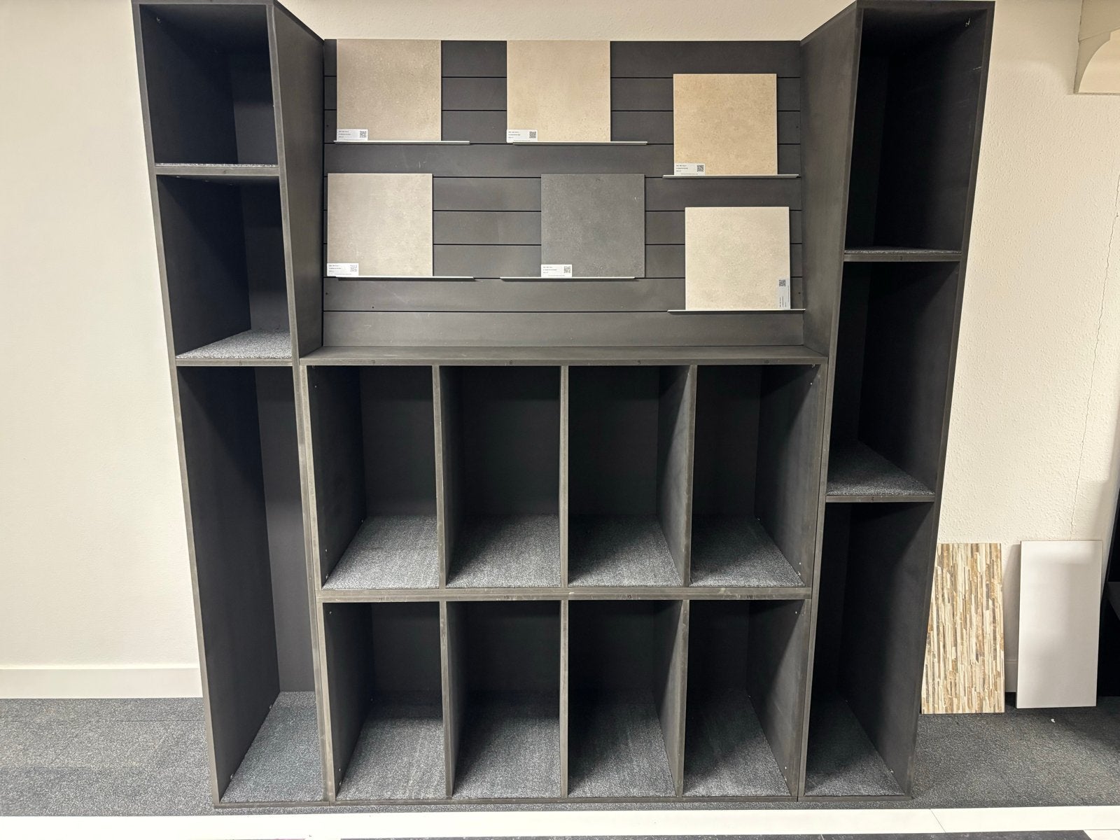 Presentatie display met diverse vakken en schappen, Ophalen, Gebruikt
