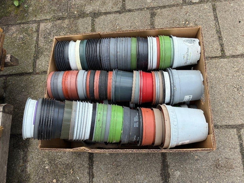 Kweekpottjes. Binnenpotten, Ophalen, Kunststof, Gebruikt, Rond