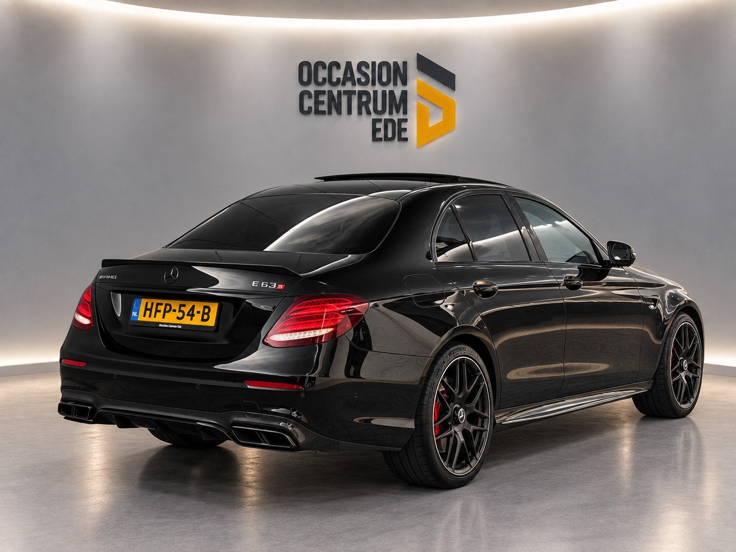 Mercedes-Benz E-klasse AMG 63 S 4MATIC Pano | Carbon | VOL!, Auto's, Automaat, Dealer onderhouden, Gebruikt, Zwart