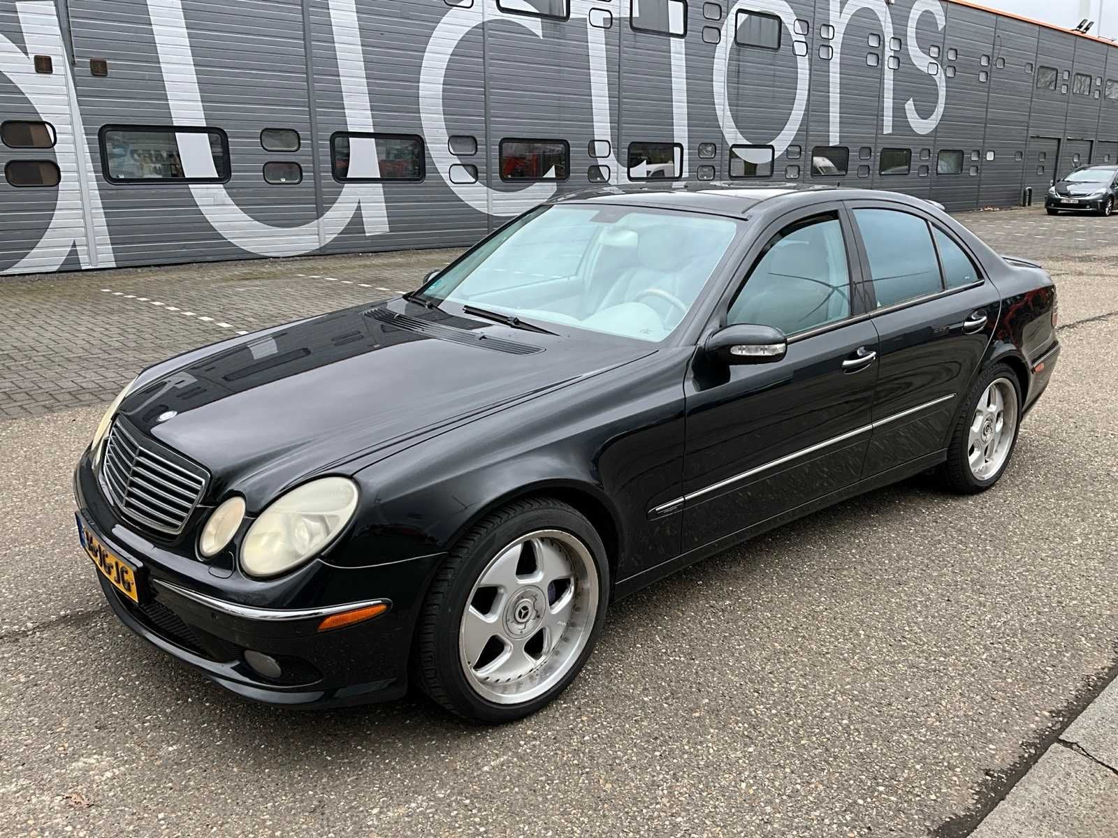 2002 Mercedes-benz E-klasse 3.2 Personenauto 36-JG-JG, Auto's, Automaat, Achterwielaandrijving, Gebruikt, Overige kleuren