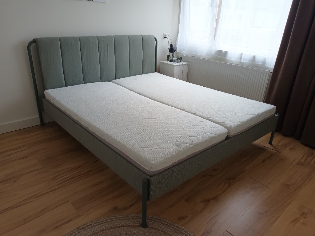 Tweepersoonsbed grijs/groen, Huis en Inrichting, Slaapkamer | Bedden, Ophalen, 210 cm, Tweepersoons, Zo goed als nieuw