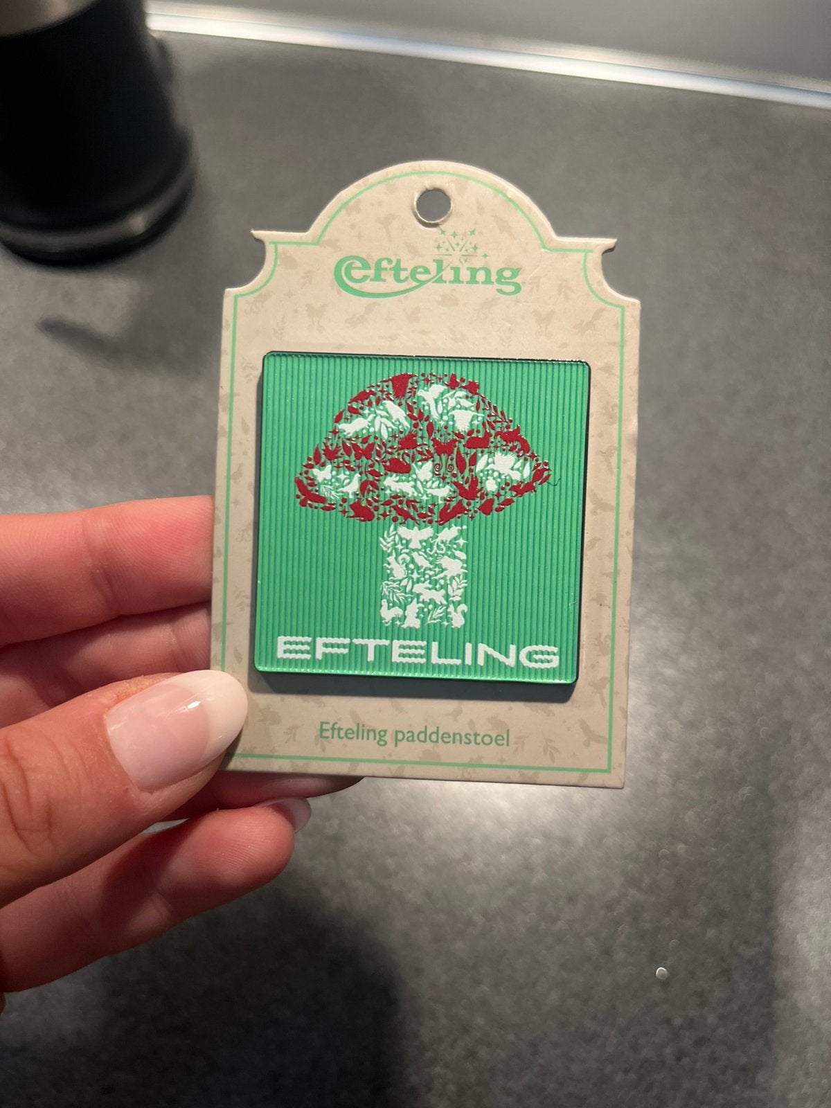 Efteling paddestoel pin, Ophalen of Verzenden, Zo goed als nieuw, Button of Speldje