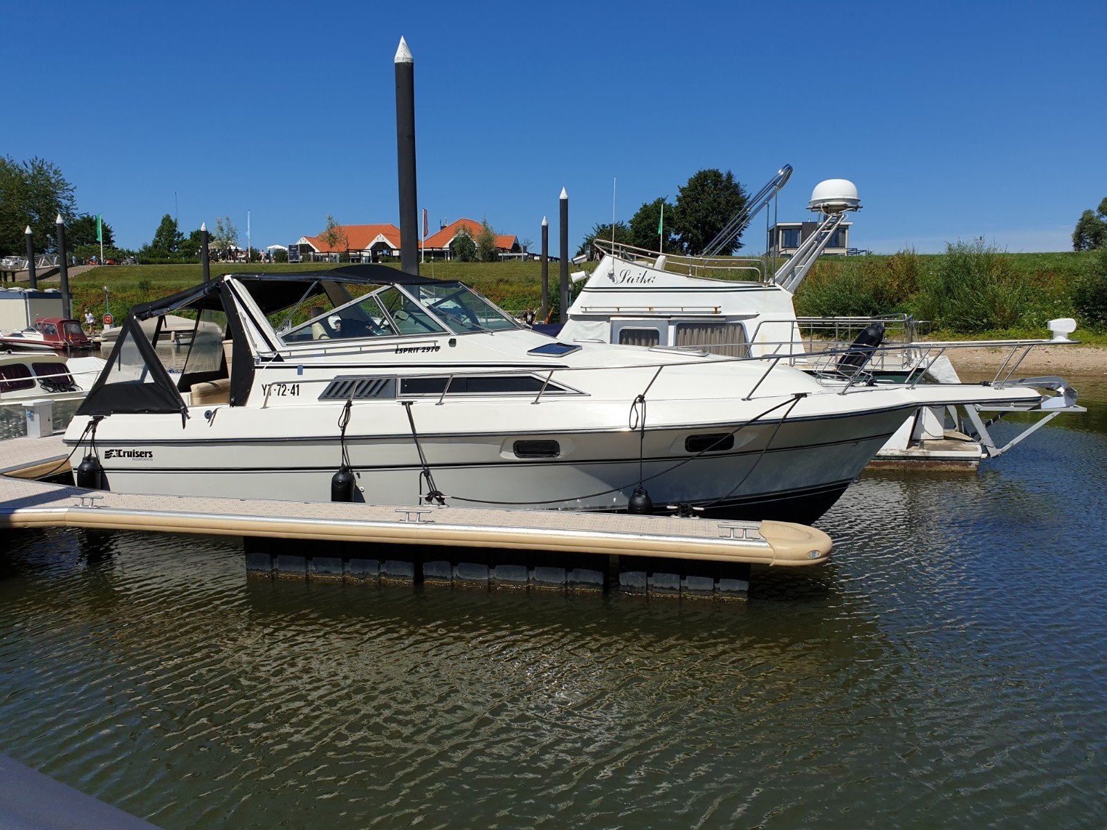 Cruisers Yachts Esprit 2970 2 x V8 520Pk schroefassen, Watersport en Boten, Overige merken, 9 m, Gebruikt, Binnenboordmotor