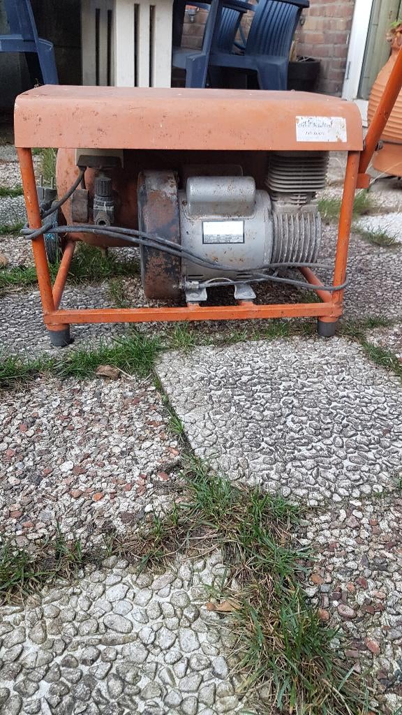 COMPRESSOR MET TACKERS, Doe-het-zelf en Verbouw, Ophalen, Gebruikt