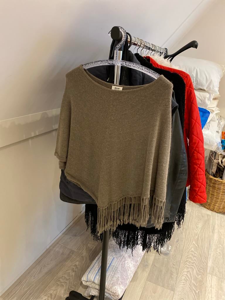 Taupe kleurige poncho, Maat 38/40 (M), Overige kleuren, Ophalen of Verzenden, Zonder mouw