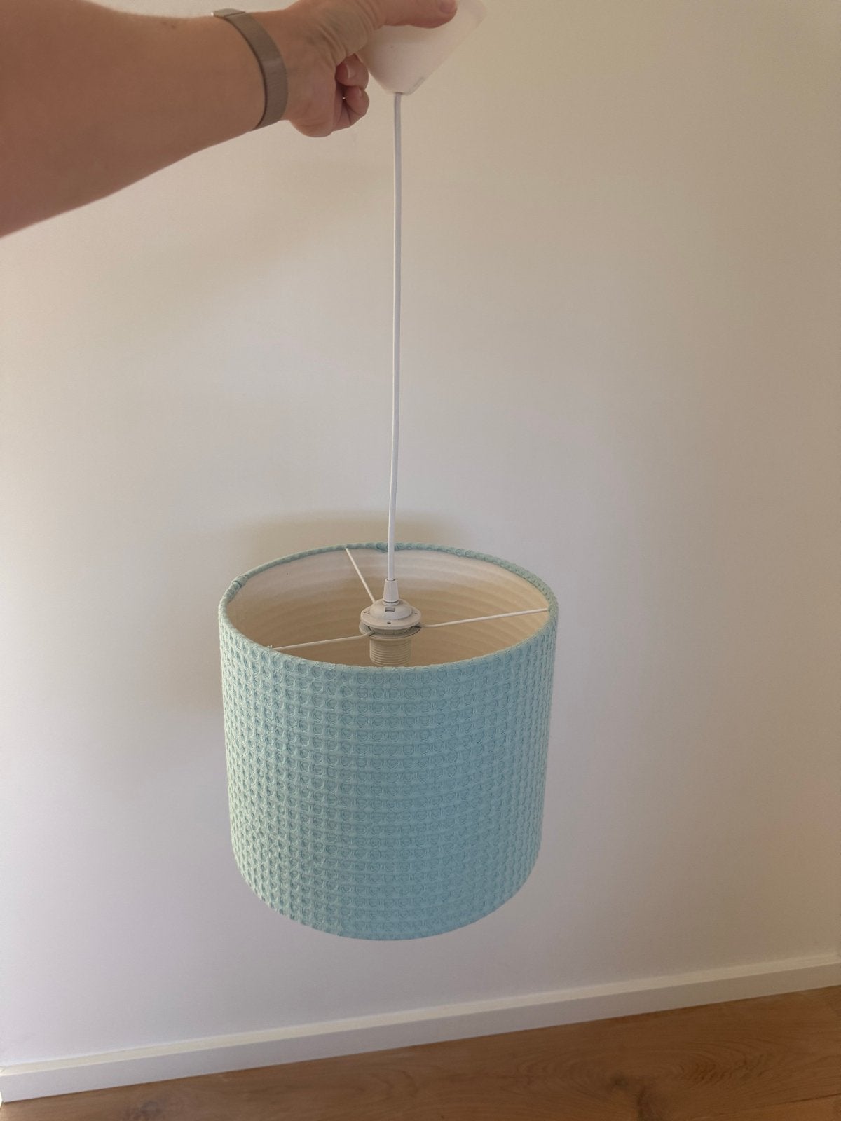 Koeka Lichtblauwe hanglamp met wafelstructuur, Ophalen of Verzenden, Zo goed als nieuw, Textiel, E27 (groot)