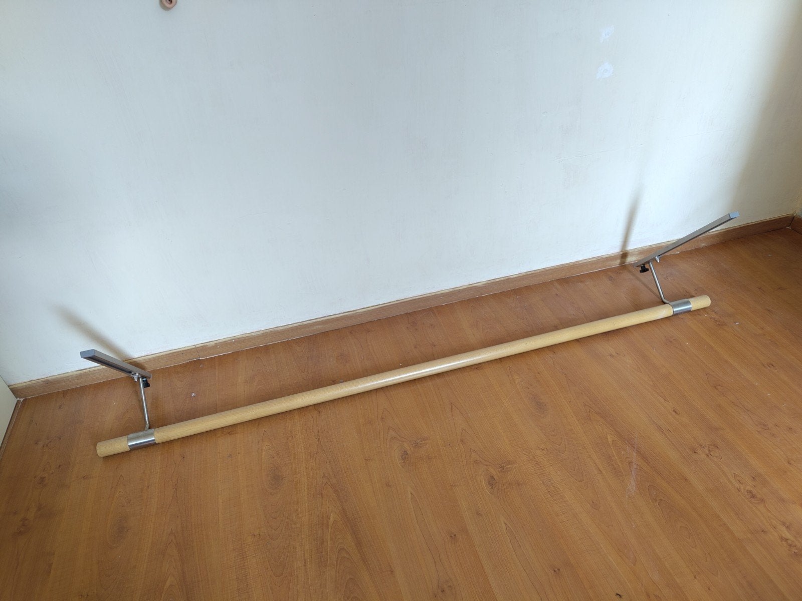Ballet barre met wandhouder 2 meter lang hoogte verstelbaar, Sport en Fitness, Ballet, Ophalen, Zo goed als nieuw, Overige typen