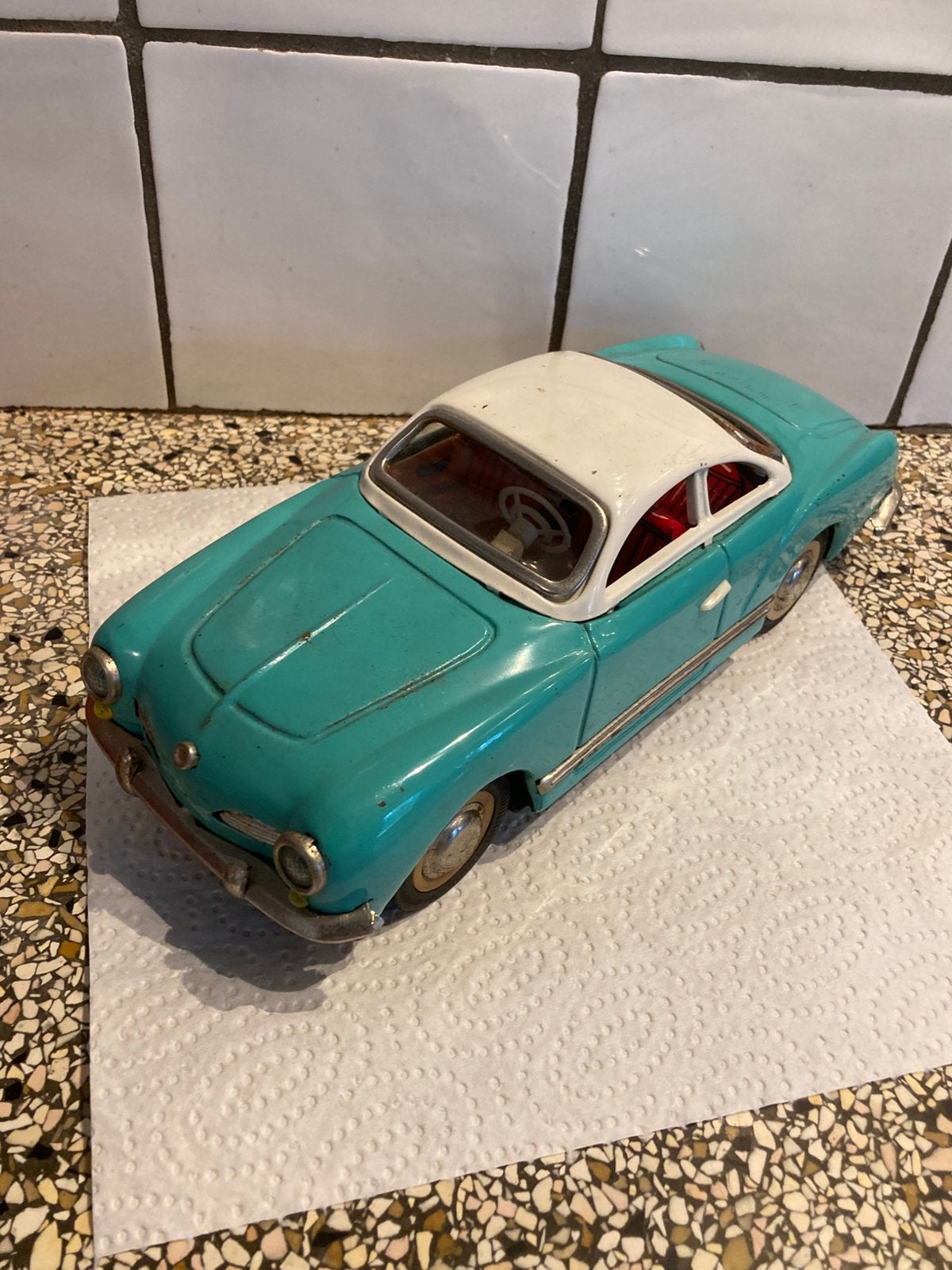 Oude auto Volkswagen karaman?, Hobby en Vrije tijd, Modelauto's | 1:24, Ophalen of Verzenden, Zo goed als nieuw, Bburago
