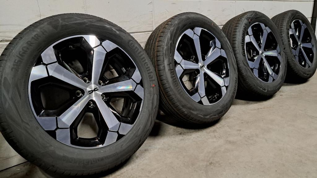 NIEUWE SET! Bi-color velgen Dacia Duster Bigster 215/60/18, 18 inch, 215 mm, Banden en Velgen, Nieuw