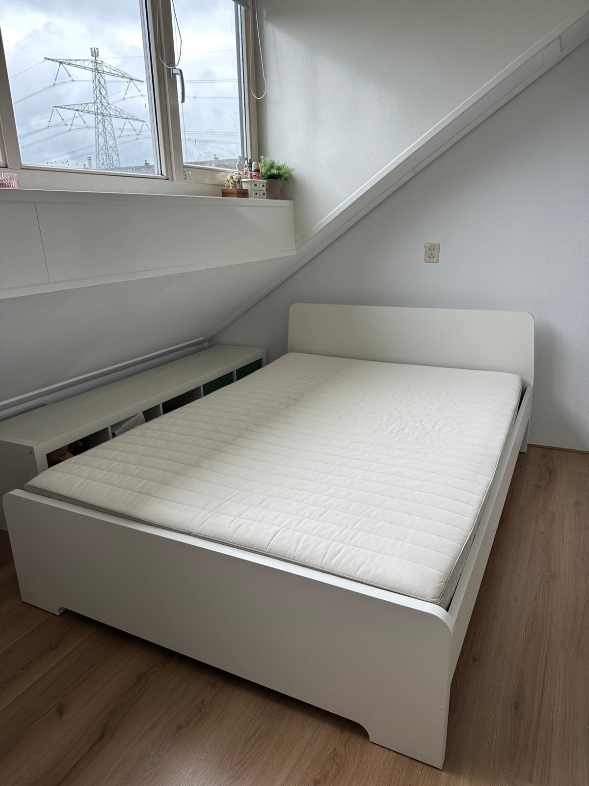 IKEA bed + matras, Ophalen, Wit, 140 cm, Zo goed als nieuw