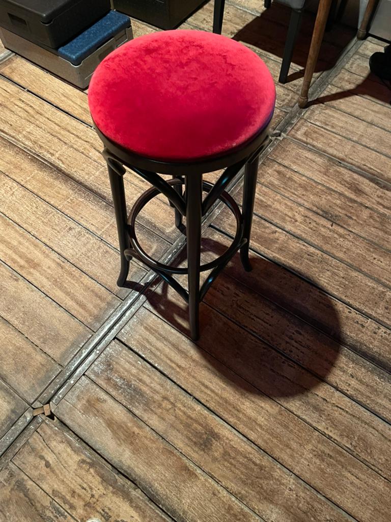 6 thonet barkrukken nieuwstaat rouge fluwelen zitting, Huis en Inrichting, 5 krukken of meer, 60 tot 90 cm, Ophalen of Verzenden