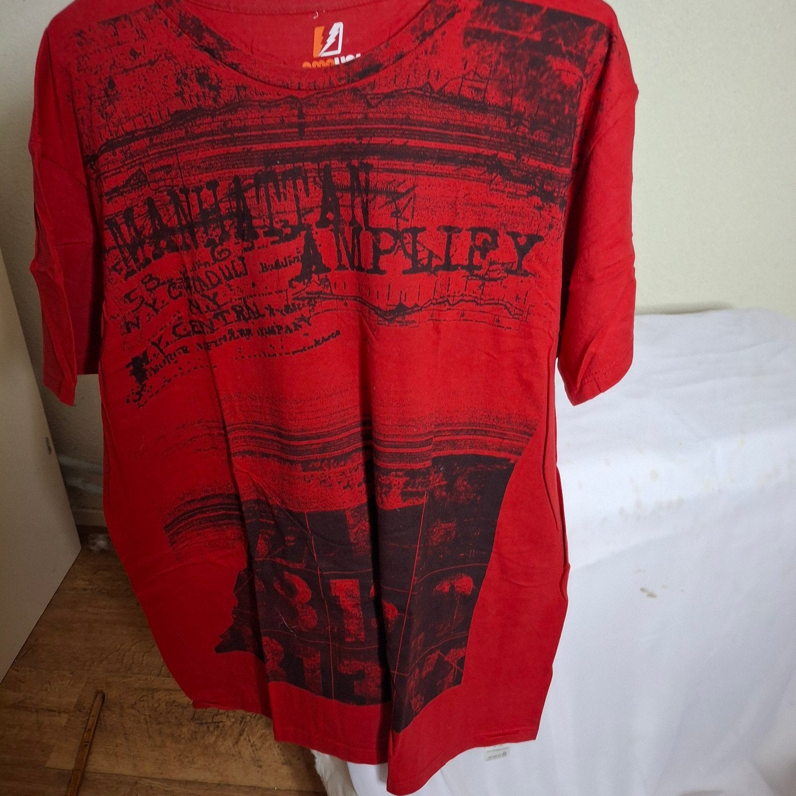 Amplify T-shirt XL ongedragen met mooie print, Maat 56/58 (XL), Ophalen of Verzenden, Zo goed als nieuw, Rood