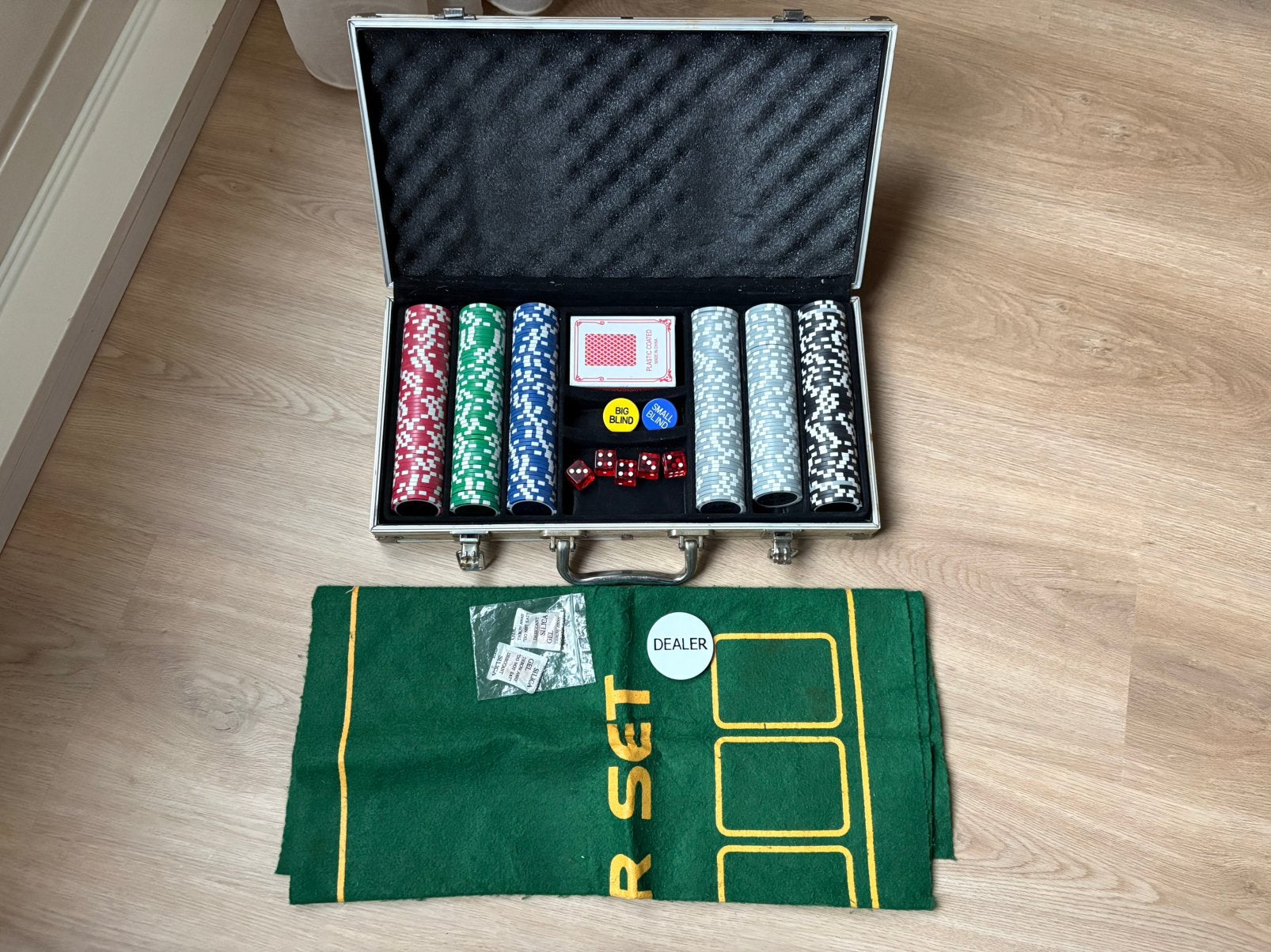Complete 300-delige Pokerset in Aluminium Koffer + Kleed., Ophalen of Verzenden, Gebruikt