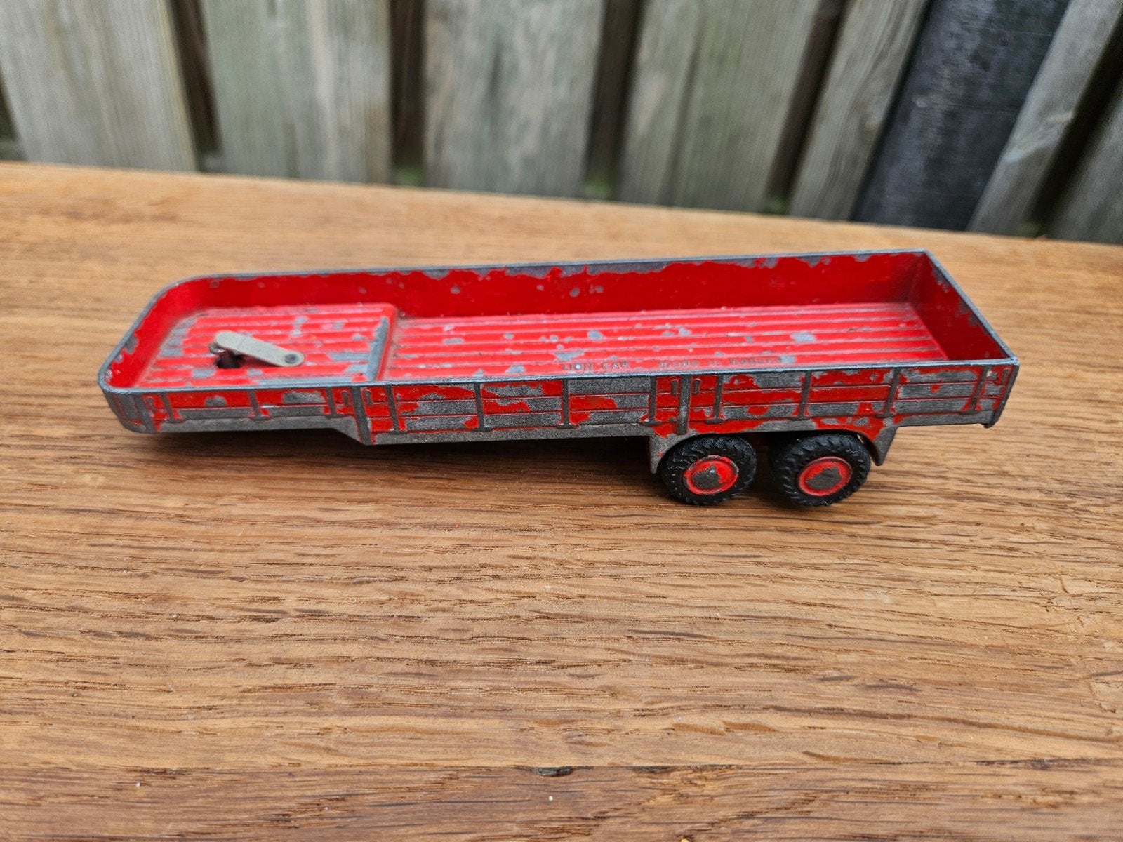 Lion Car oude Daf Zwanehals trailer 1:50 rood opknapper, Ophalen of Verzenden, Gebruikt, Bus of Vrachtwagen, Lion Toys
