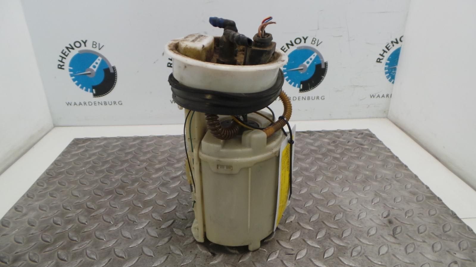VOLKSWAGEN POLO BRANDSTOF POMP VOOR DE INJECTOR 1998, Ophalen of Verzenden, Gebruikt, Stiba lid