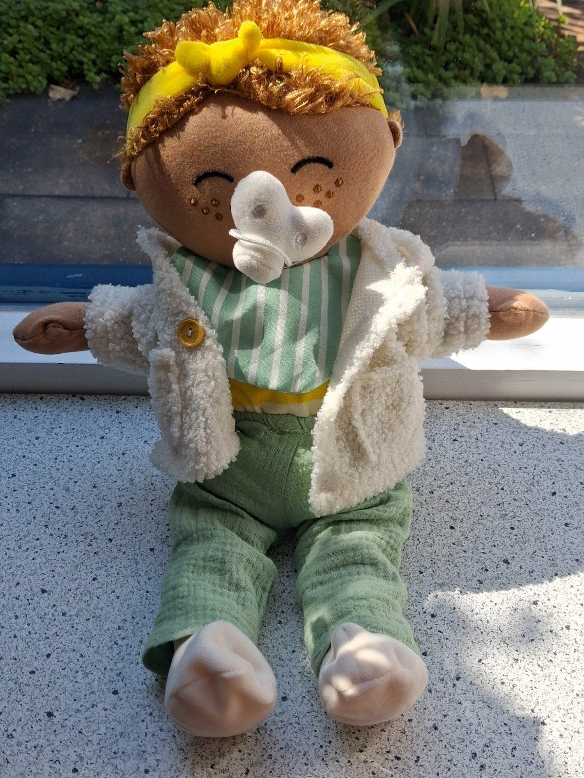Pop Babypop met kleertjes en speentje van Hema meet ca 45 cm, Hema, Overige typen, Ophalen of Verzenden, Zo goed als nieuw
