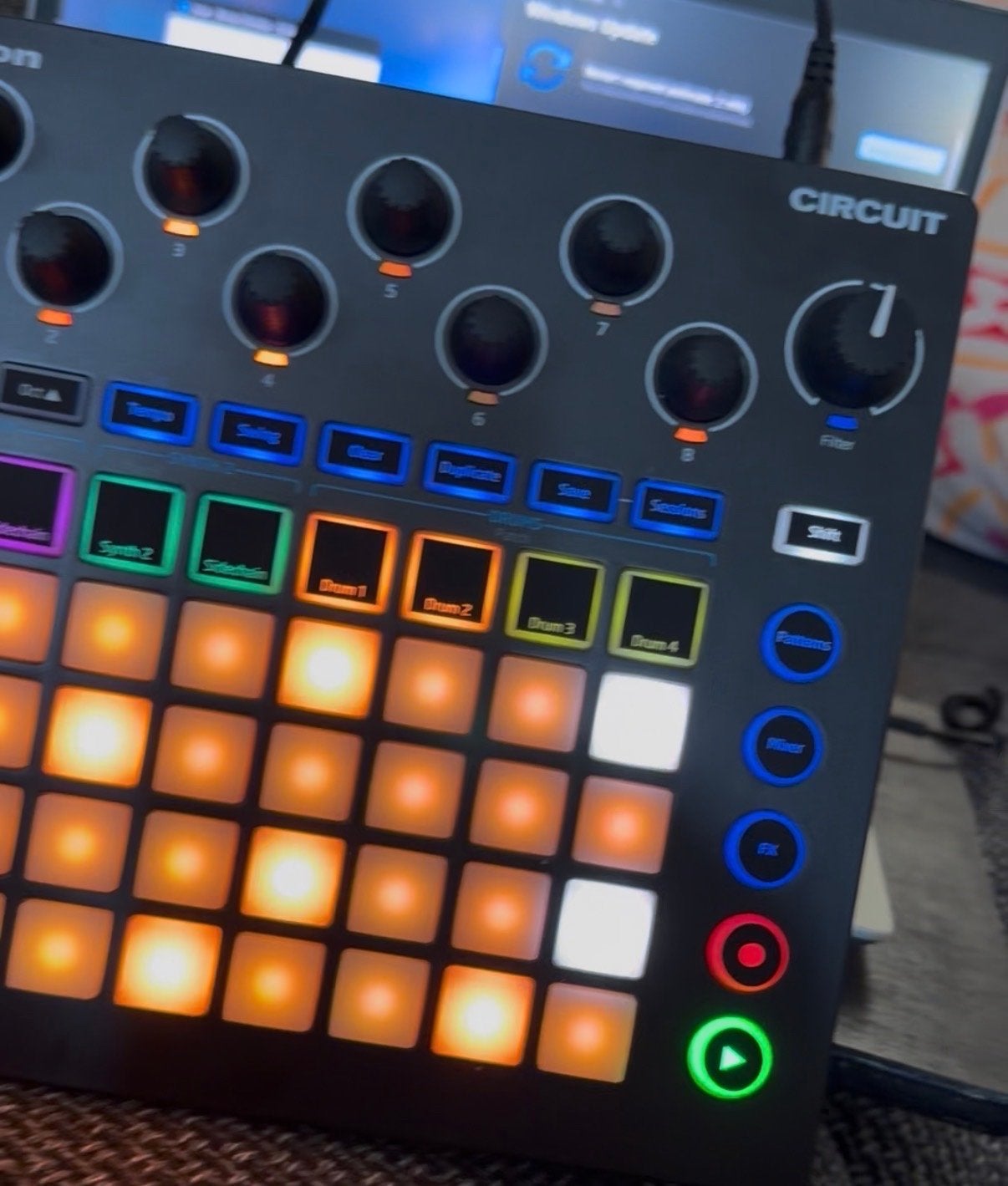 Novation Circuit Groovebox - Synthesizer en Drum Machine, Muziek en Instrumenten, Synthesizers, Novation, Zo goed als nieuw, Met midi-aansluiting