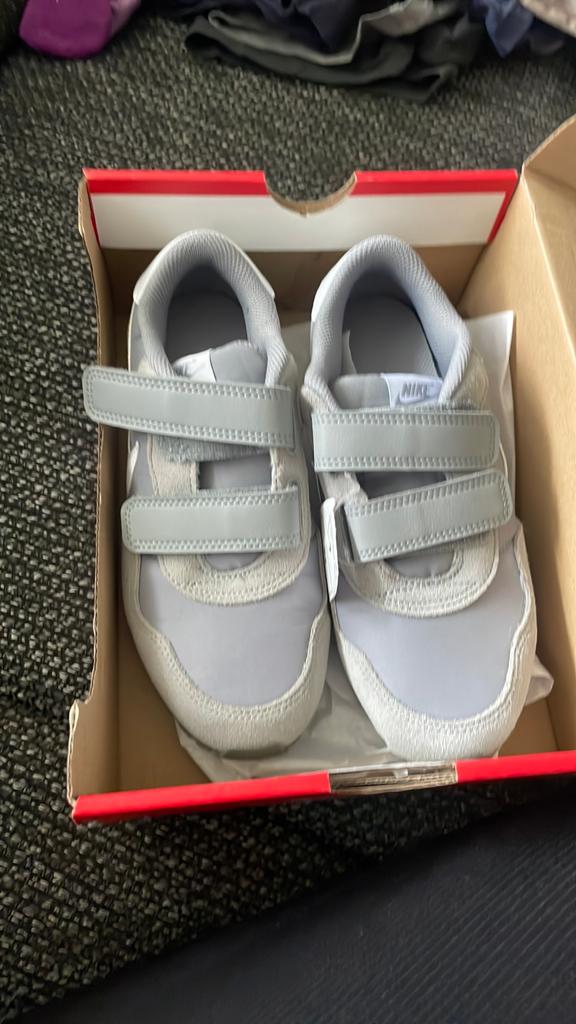 Nike MD Valiant maat 34 kids schoenen nieuwe, Ophalen, Jongen of Meisje, Schoenen, Nieuw