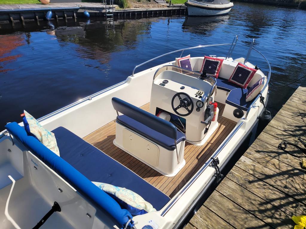 Nicky 560 consoleboot  met 40 pk buitenboordmotor, Ophalen, Zo goed als nieuw, 3 tot 6 meter, Buitenboordmotor