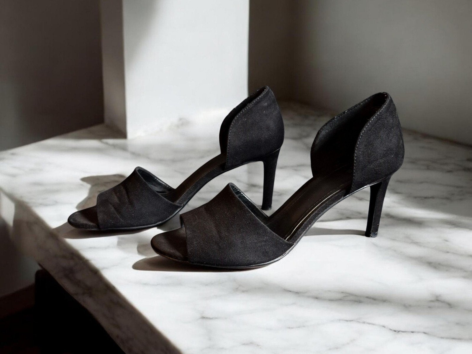 H&M sandalen zwart suede, Verzenden, Zo goed als nieuw, Zwart, Sandalen of Muiltjes