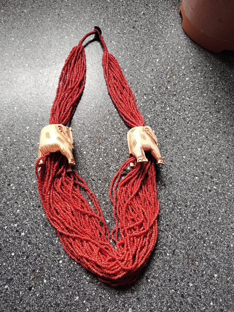 Oude Himalaya bloedkoraal ketting, Sieraden, Tassen en Uiterlijk, Antieke sieraden, Ophalen, Overige materialen, Ketting, Met edelsteen