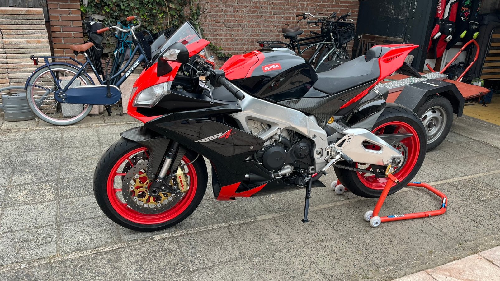 Aprilia rsv4 2009 nette staat., 4 cilinders, Motorrijbewijs A, Super Sport, Meer dan 35 kW
