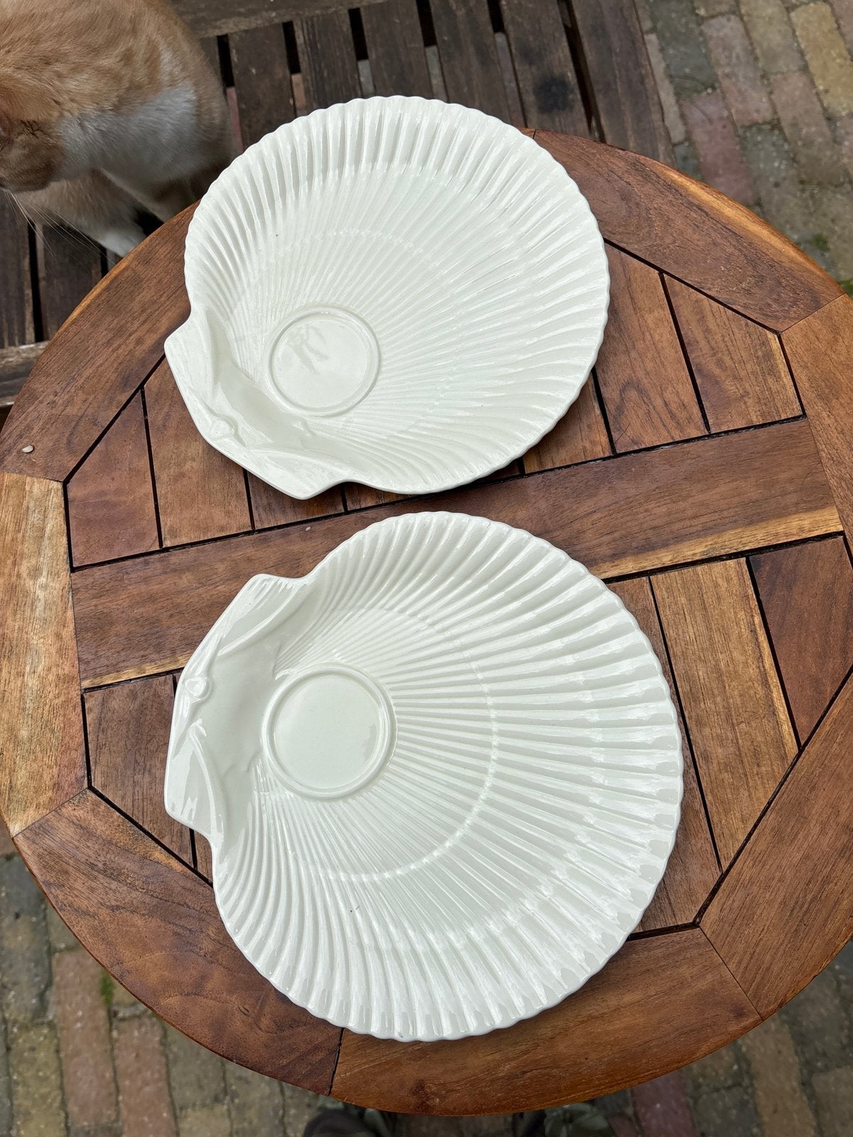 Wedgwood, edme, 2x Vintage Schelpvormige Borden, Huis en Inrichting, Keuken | Servies, Overige merken, Verzenden, Keramiek, Vintage