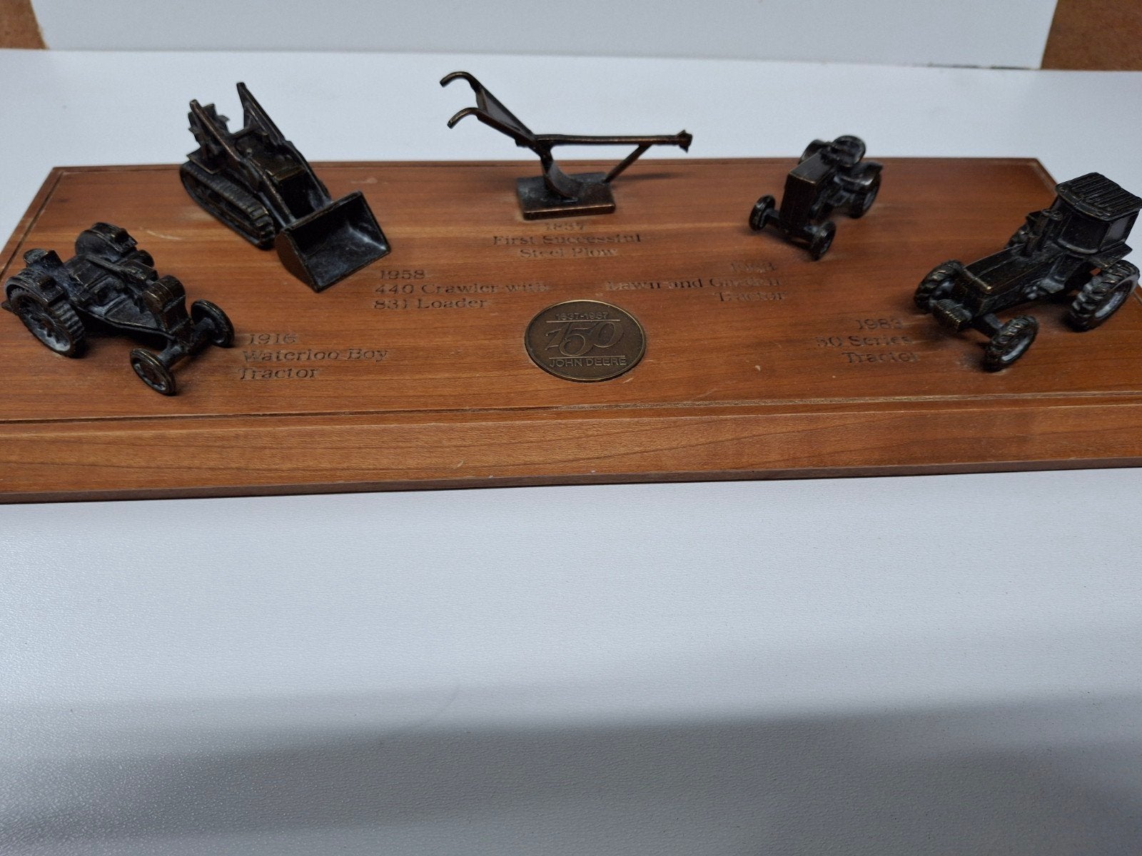Vintage John Deere Jubileum Plaquette met Miniatuur Tractore, Ophalen of Verzenden, Zo goed als nieuw, Auto's