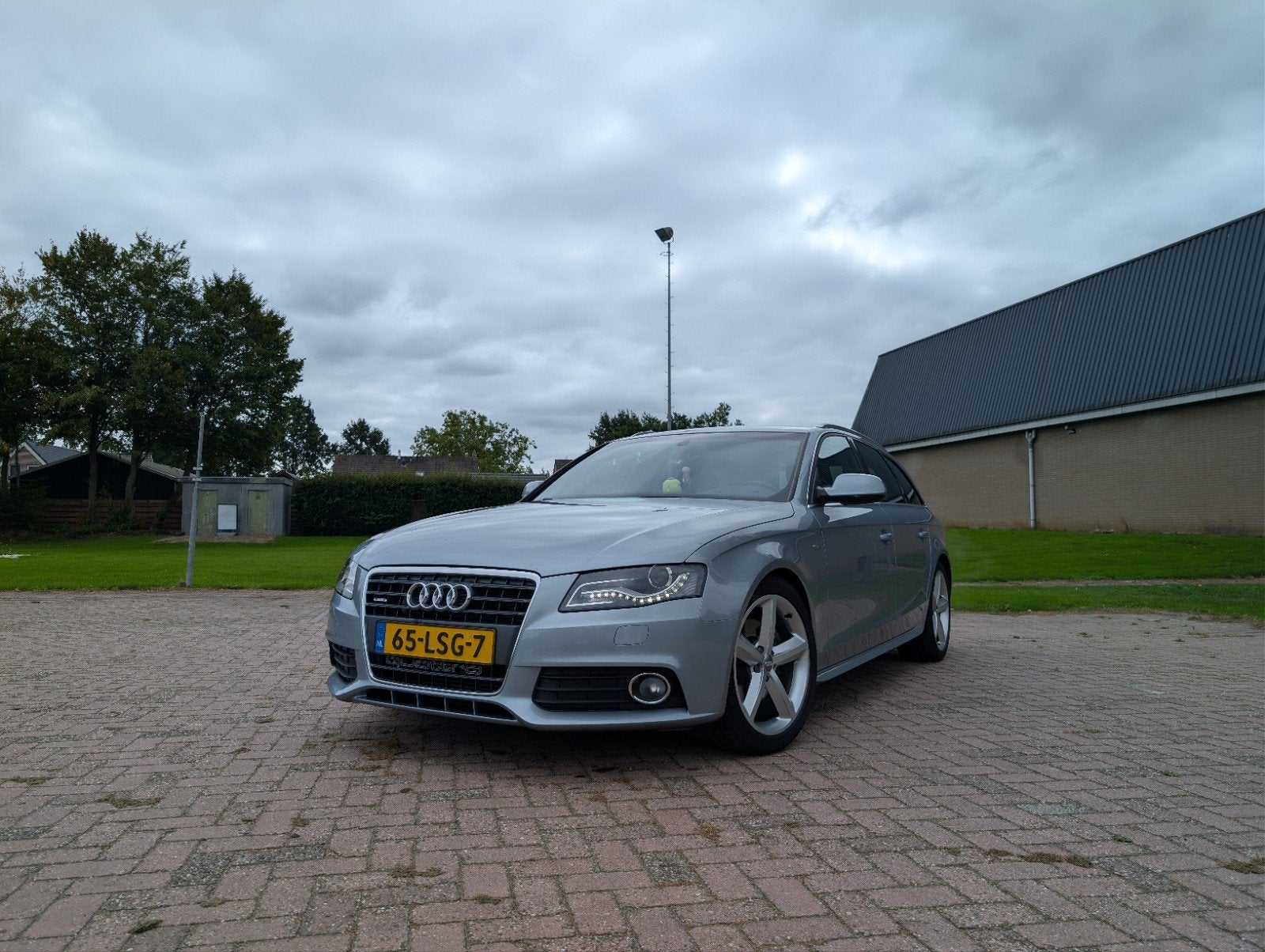 Audi A4 1.8 Tfsi 118KW Avant Quattro 2010 Grijs, 13 km/l, Euro 5, 1525 kg, Zwart
