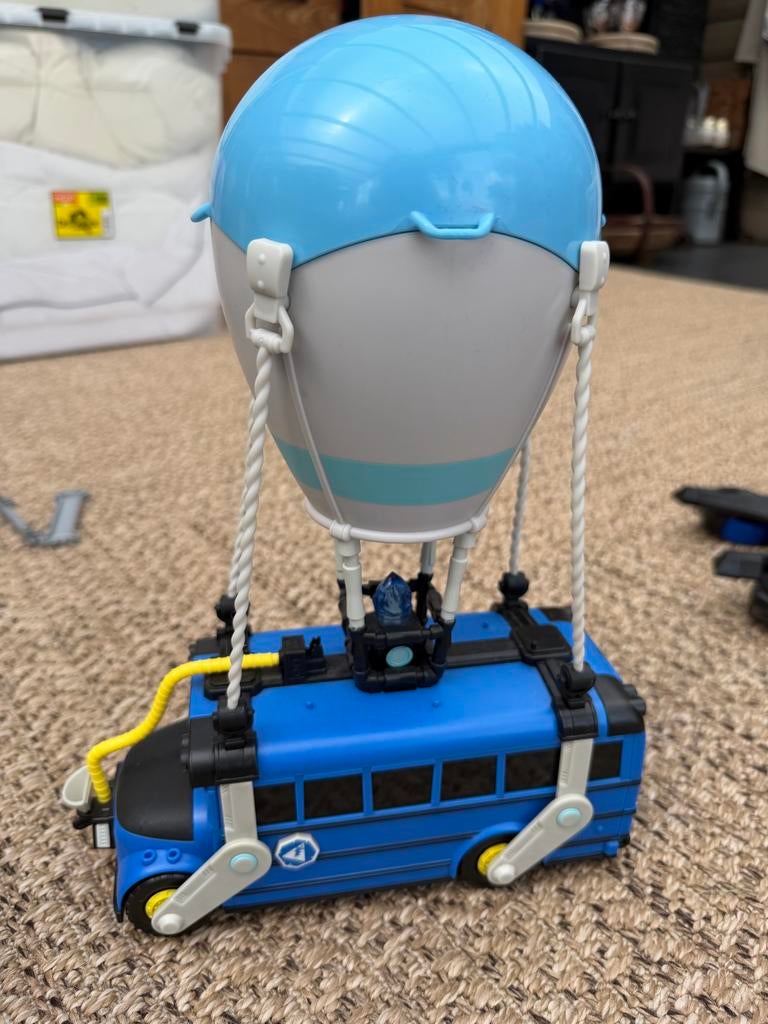Fortnite Battle Bus met veel actiefiguren, Ophalen, Zo goed als nieuw