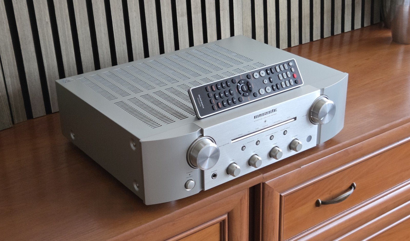 Marantz PM 7004 in nieuwstaat!, Audio, Tv en Foto, Ophalen of Verzenden, Zo goed als nieuw, Marantz