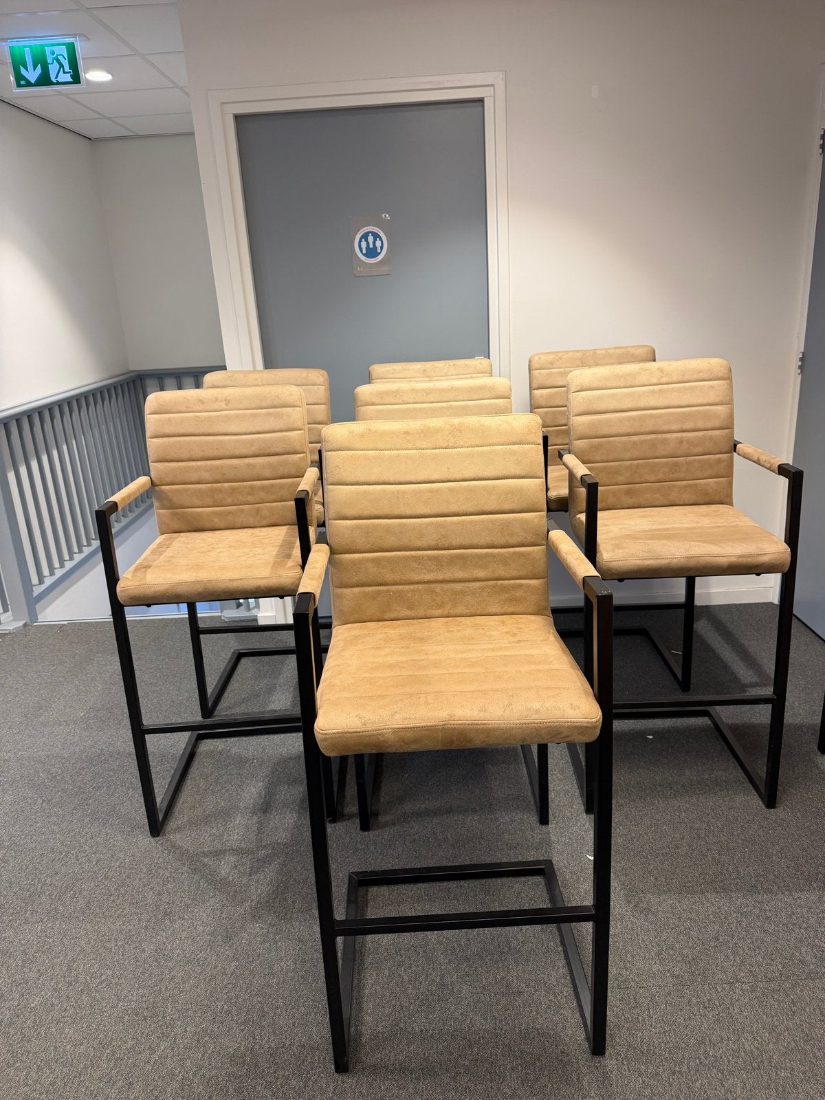 Set van 6 beige barkrukken met armleuningen, Huis en Inrichting, Ophalen, Met voetsteun, 90 cm of meer, Metaal