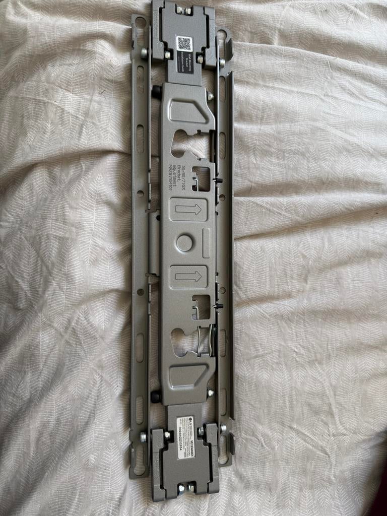 Wall mounting bracket LG 65 inch, Ophalen, Zo goed als nieuw