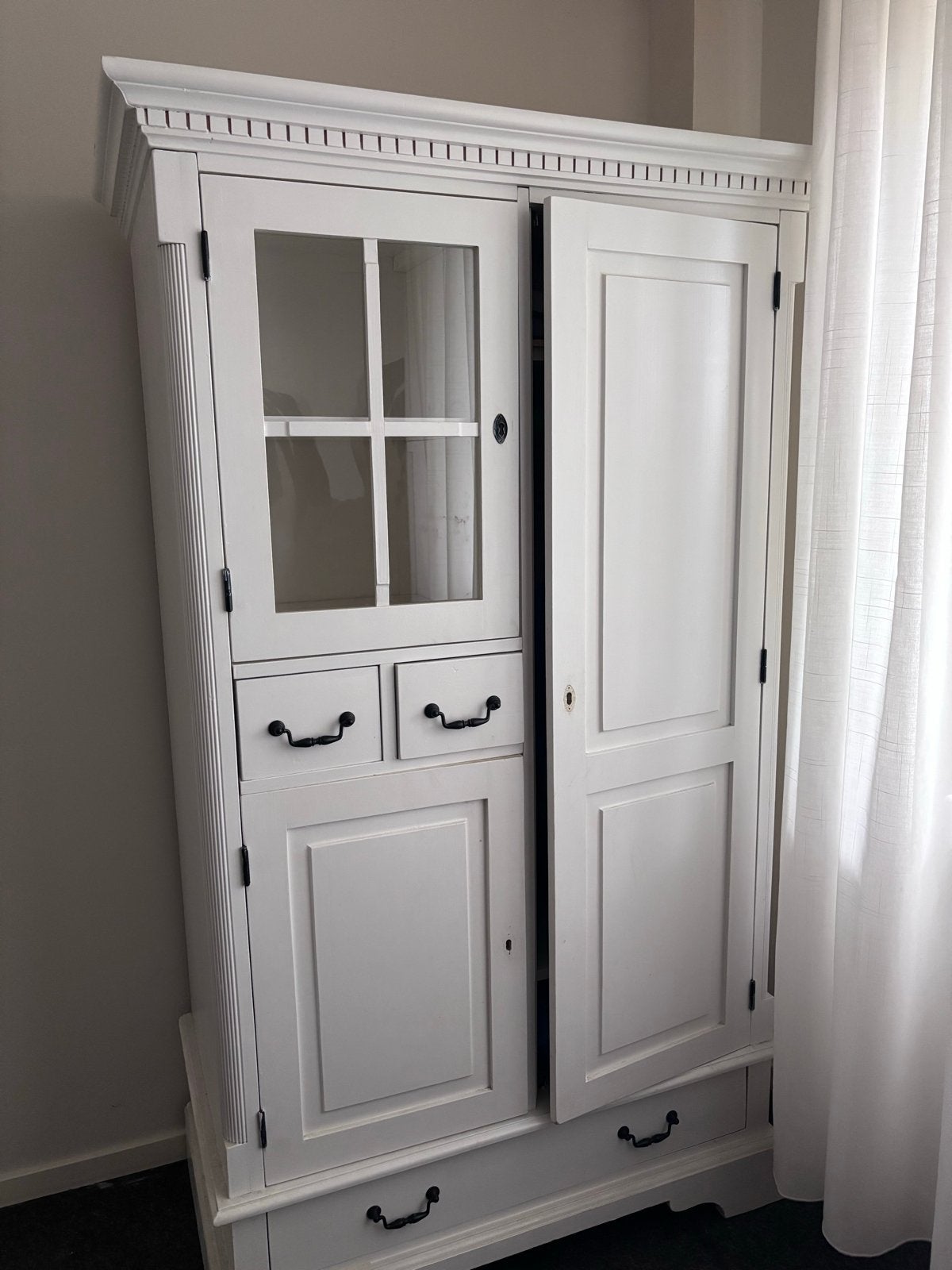 Kinderkamer; Witte kledingkast, commode, plank, Ophalen, Gebruikt