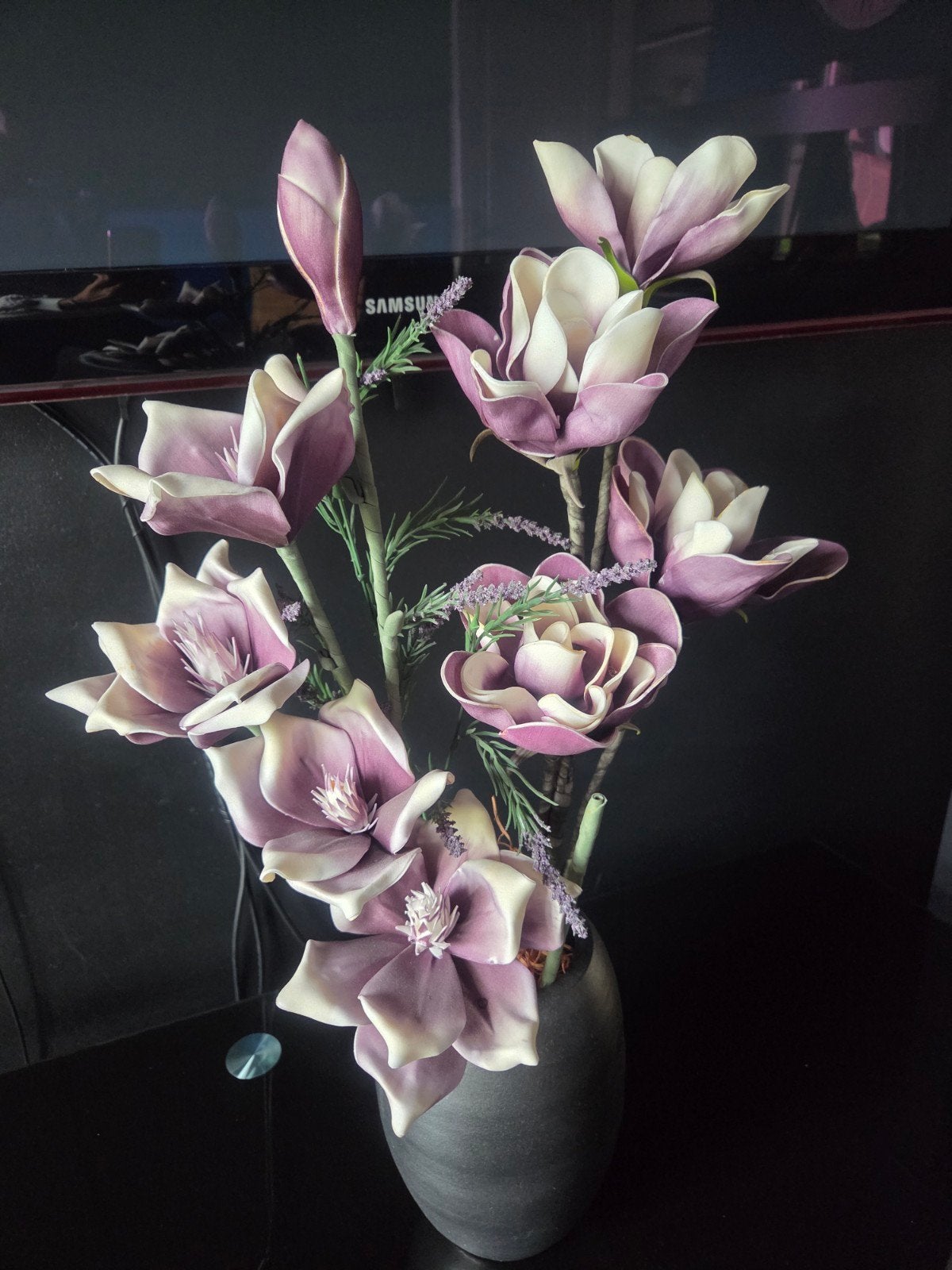 Prachtig kunstbloemstuk met paarse magnolia's, Ophalen, Onderhoudsvrij, Zo goed als nieuw, Bloemstuk