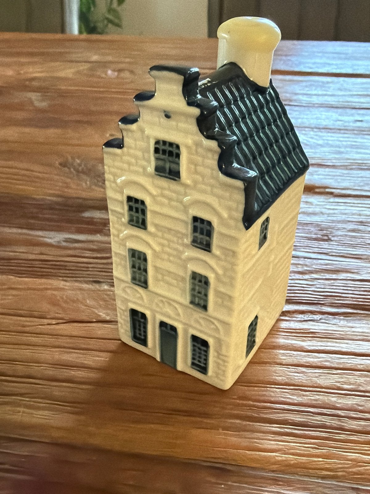 KLM Delfts Blauw huisje nr. 34, Verzamelen, Ophalen of Verzenden, Zo goed als nieuw, 21 t/m 40, Gevuld