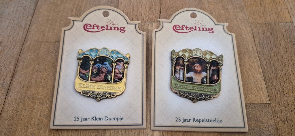 Efteling pins  25 jaar kleinduimpje en 25jaar repelsteeltje, Ophalen of Verzenden, Nieuw, Button of Speldje