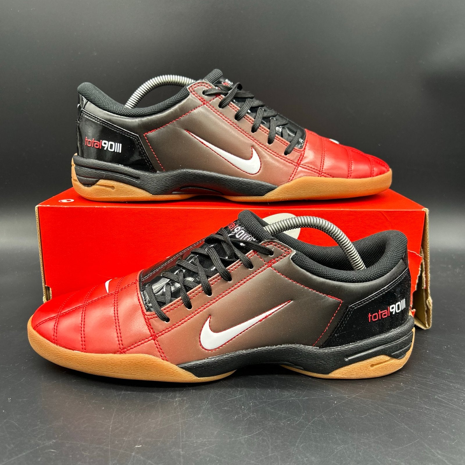 Nike Total 90 zaalschoenen - Gloednieuw met doos - Maat 43, Kleding | Heren, Schoenen, Overige kleuren, Nieuw, Ophalen of Verzenden