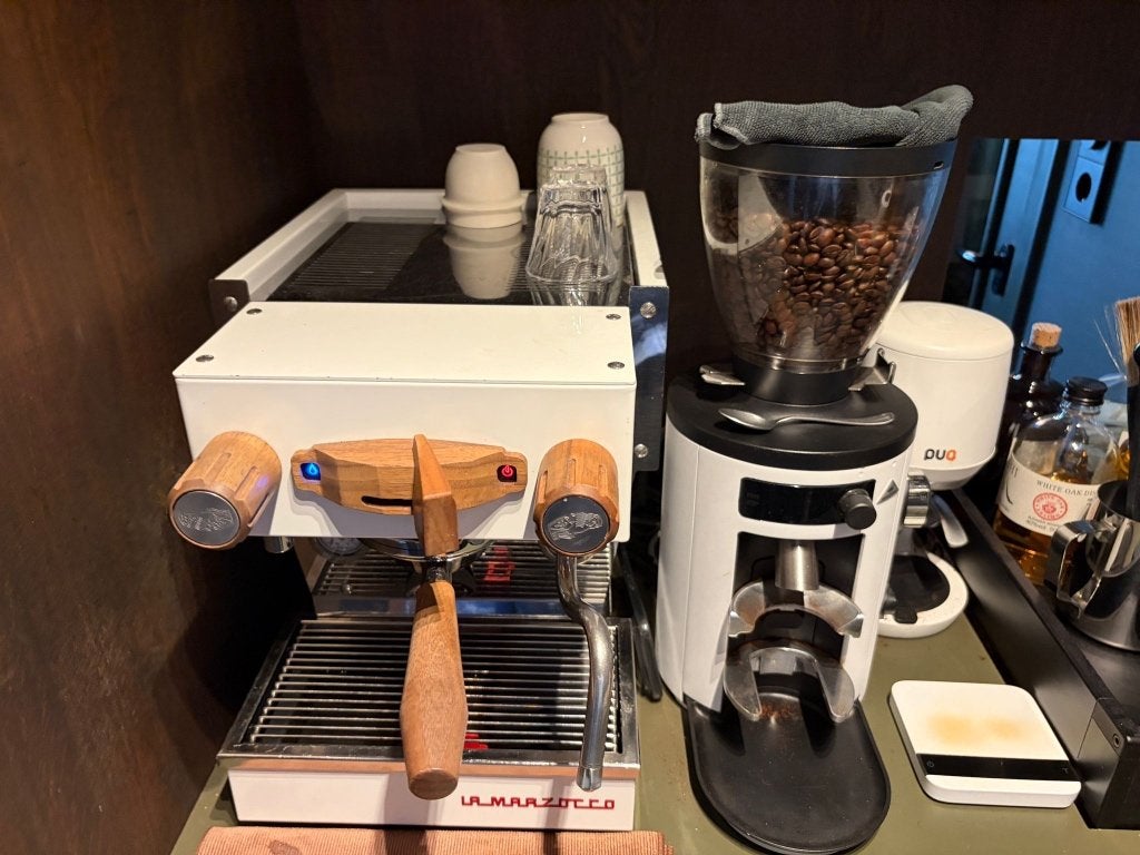 La Marzocco micra, mahlkonigmolen en pucpress, 10 kopjes of meer, Ophalen, Zo goed als nieuw, Espresso apparaat