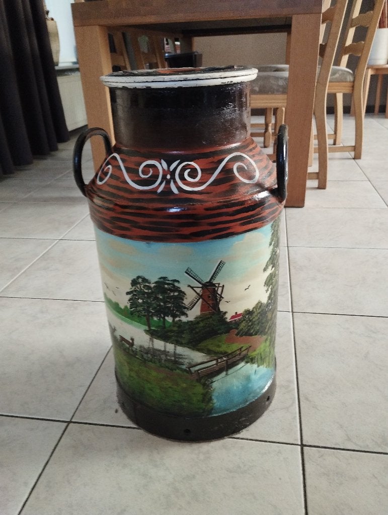 beschilderde melkbus, Ophalen
